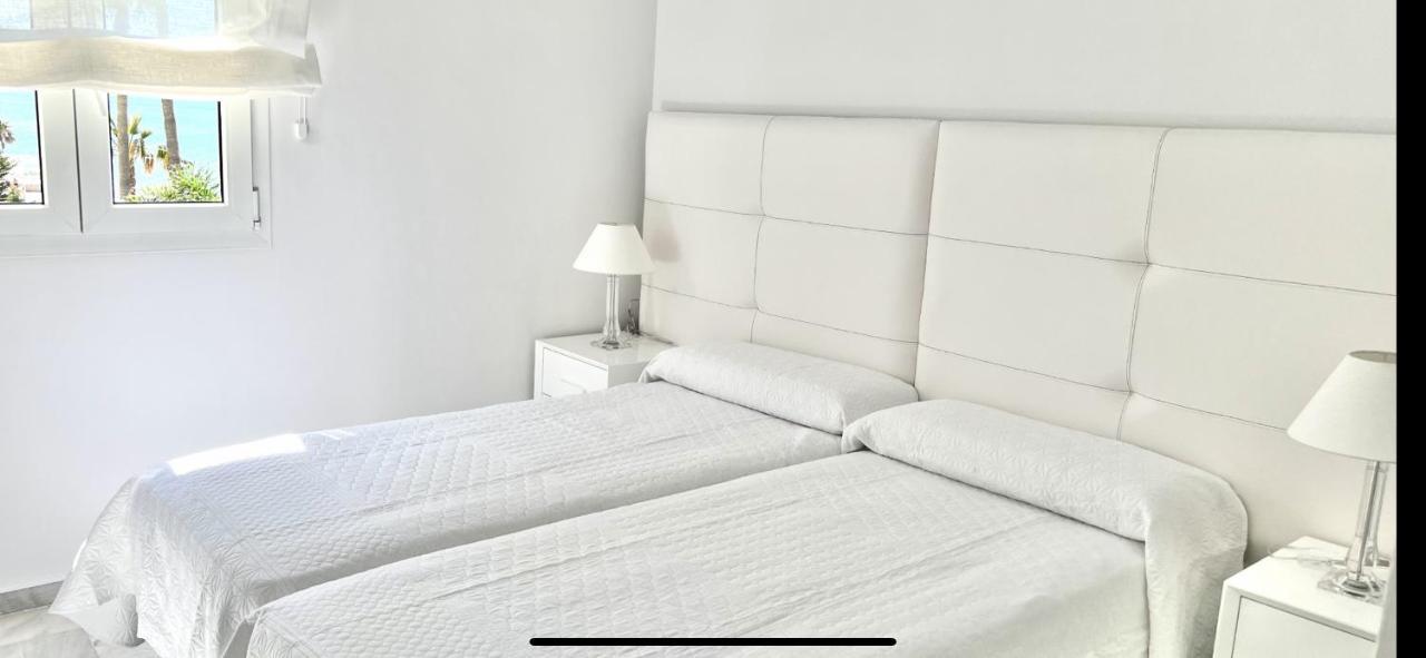 Beachfront Apartment In La Cala De Mijas Exteriör bild